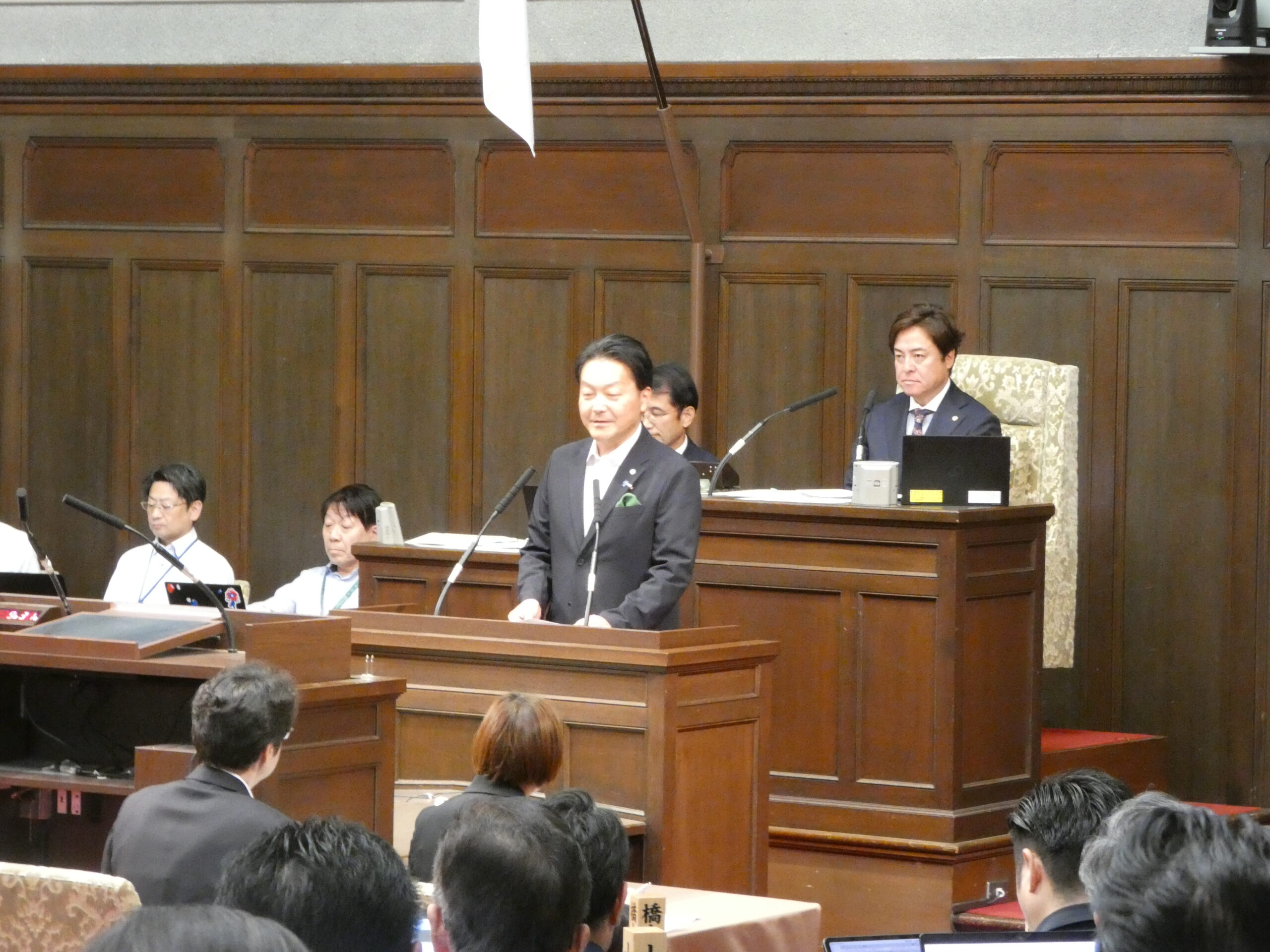 大阪府議会の定数削減案が可決。