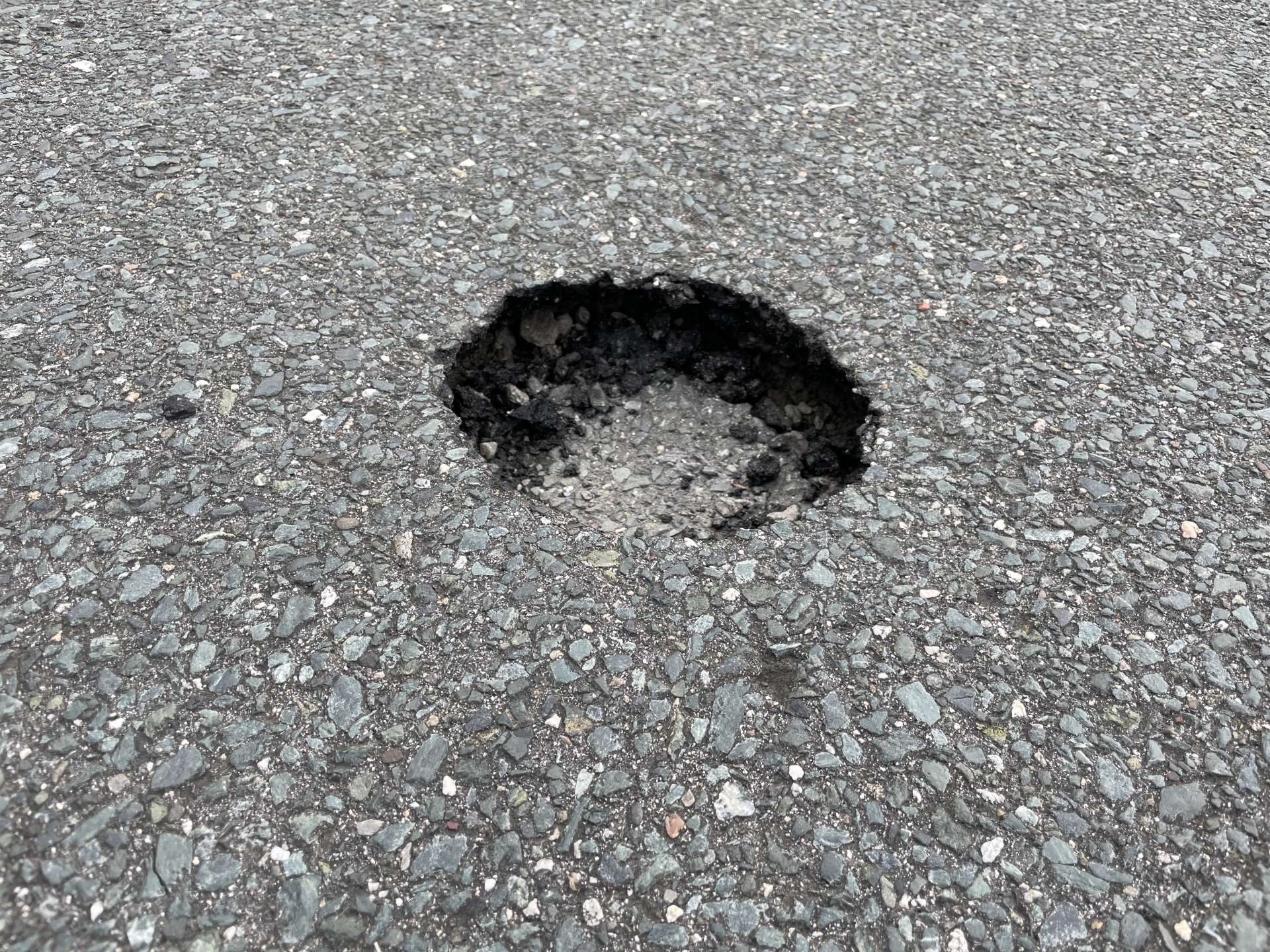 道路の危険箇所はどこに相談する？市道・府道・国道の違いを大阪府議会議員が解説