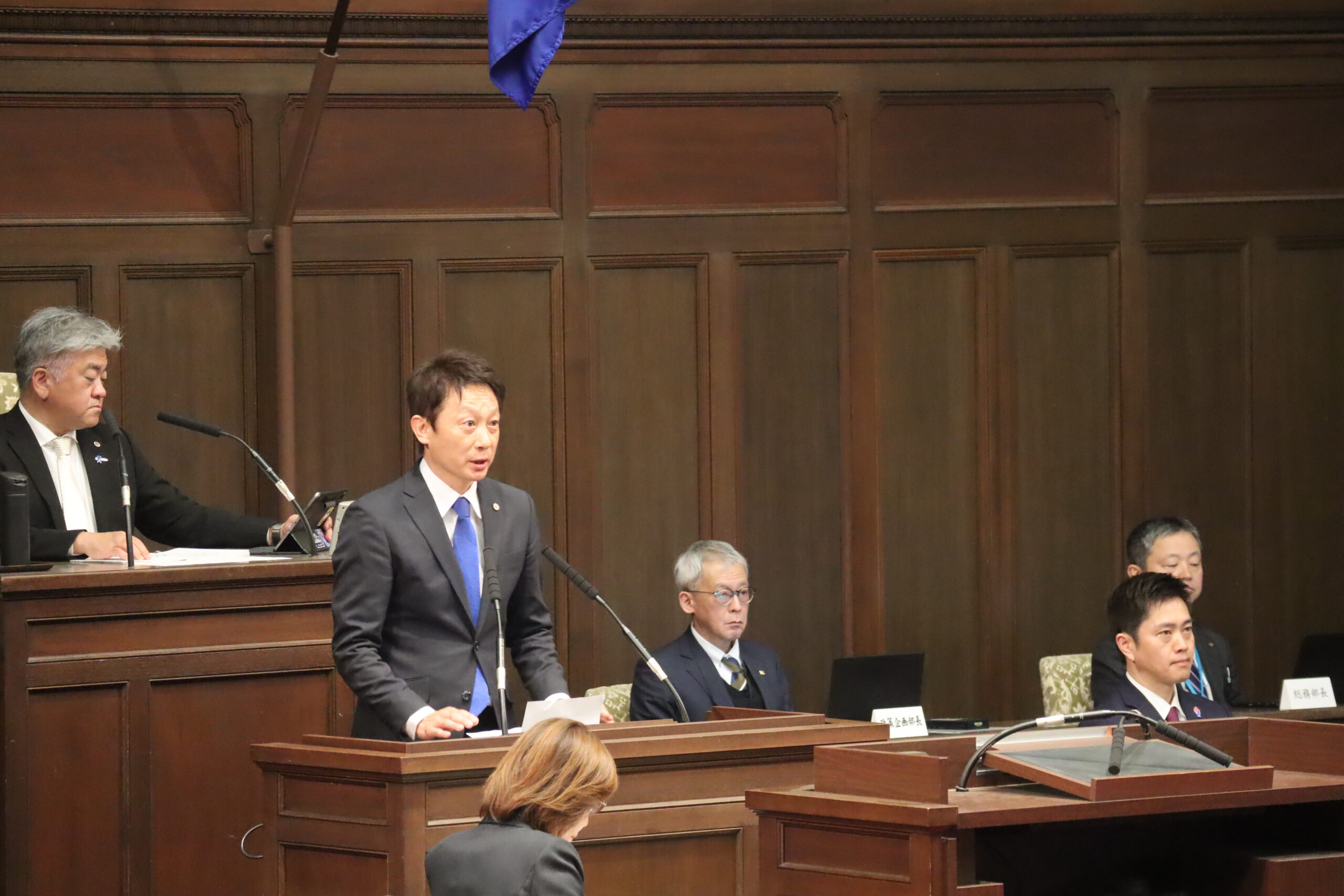 大阪府議会議員の報酬はいくら？政務活動費や退職金も解説