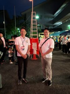 大東市龍間の盆踊りで児玉大東市議会議長と土井かずよし
