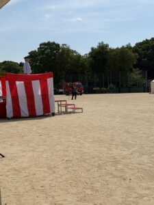 大阪府消防協会北河内地区支部総合訓練大会で挨拶する樋口副支部長（四條畷市消防団長）