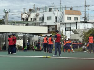 大東市の大阪府立消防学校で行われた第70回大阪府消防大会の消防操法訓練